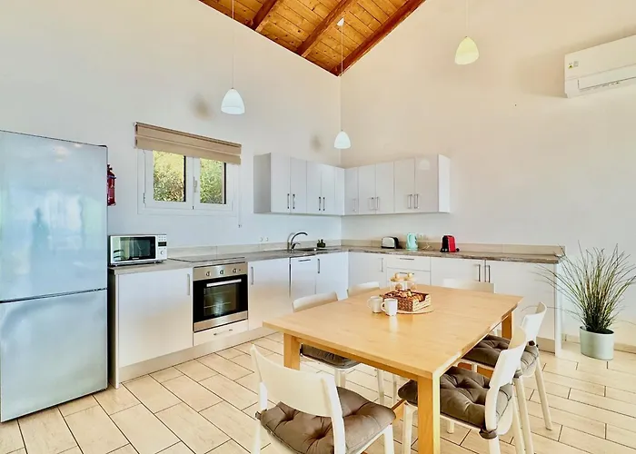 Elysian Hill With Private Pool By Dadovillas Villa